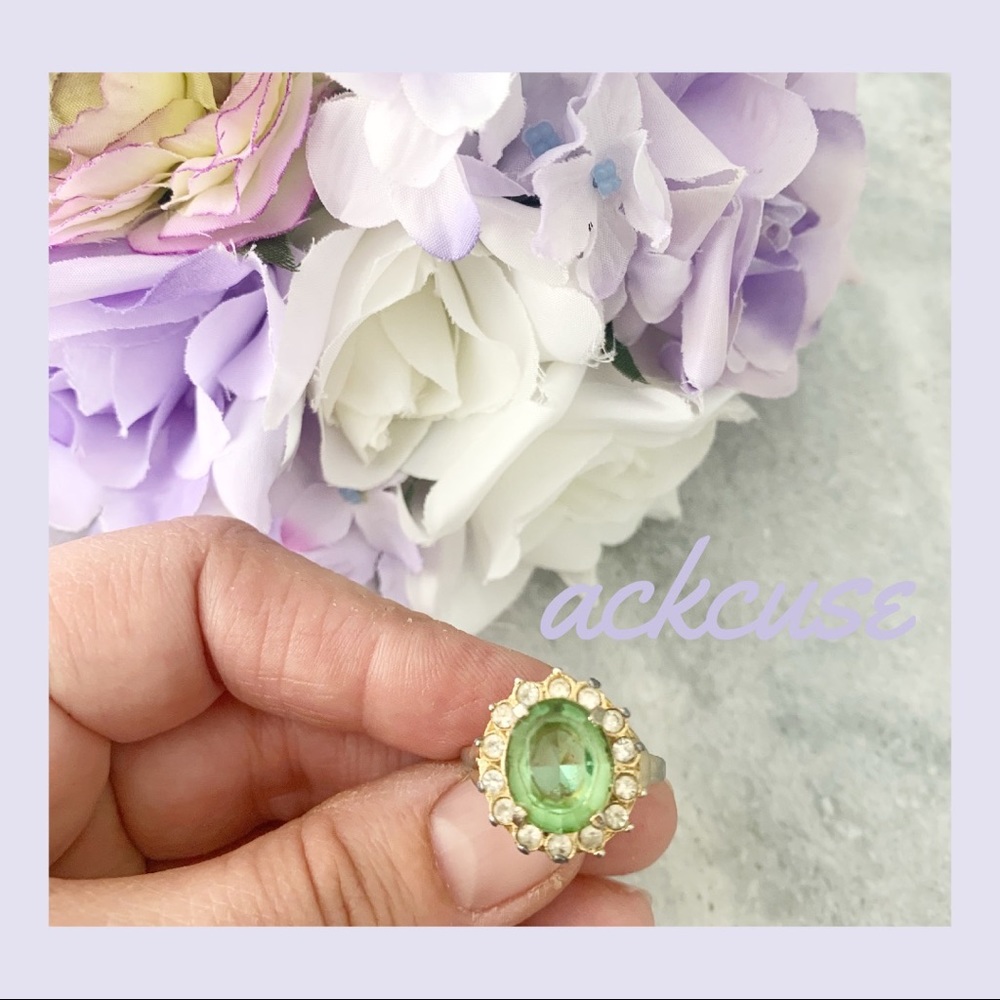 Stunning!! Gold with Light Green gemstone ring